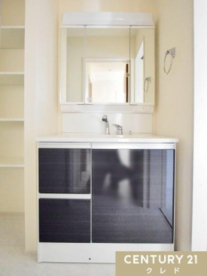 ���ʑ�E���ʏ� �y�Ɨ����ʉ��ϑ�z
�g���₷�����l�������݌v�̐��ʉ��ϑ��ݒu�B
�Z��S�̂̓����Ƀ}�b�`���₷���V���v���ȑ���Ȃ���A���[�͂��d���������K�Ɏg����ݔ��ł��B