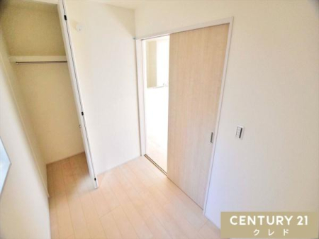 �m�� �y�m��3���z
�L�b�Y�X�y�[�X��q�ԂȂǂƂ��Ďg����3���̋����B
���r���O�Ƙa���ƍ��킹�邱�Ƃɂ����19�����̍L���Ƃ��Ă��g���܂��B