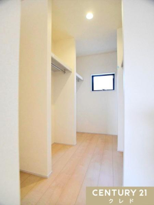 ���[ �y�m��8.2���@WIC�z
�ߗނ�C�������I�ɐ����ł���֗��Ȏ��[�B
�ߑւ������₷���A���[�I��t�b�N�������ď����𐮗��B�A�N�Z�T���[��o�b�O���ꏏ�Ɏ��[�ł��邽�߁A��������Ƃ�����Ԃ�ۂĂ܂��B