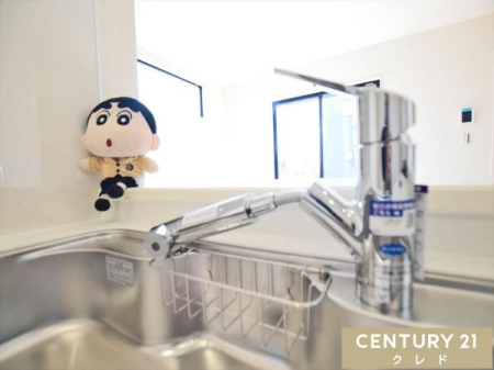 �L�b�`�� �y�򐅊�t���L�b�`���z
�t���b�g�ł�����ꂵ�₷���L�b�`���ɂ͏򐅊��ݒu�B
�����ɓ������ꂽ�򐅊�̓X�y�[�X���Ƃ炸�ɁA���ꂢ�Ȑ����g�p���邱�Ƃ��ł��܂��B