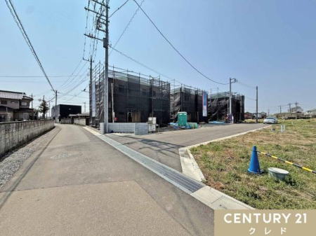 �O�ʓ��H�܂ތ��n�ʐ^ �ΖL���ȊՐÂȏZ��X�B���n������̍L����Ƃ����Ղ�̗z���ɕ�܂��J���I�ȗ��n�ł��B