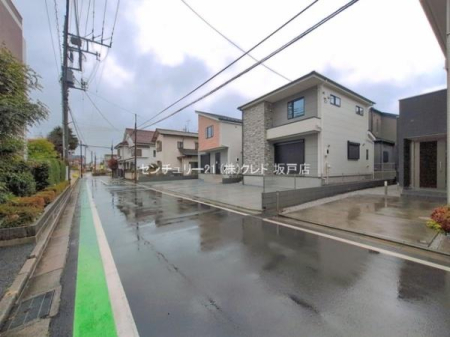 �O�ʓ��H�܂ތ��n�ʐ^ �����̂��������ɕ֗��ȏ��Ǝ{�݂�A���q�l���̂т̂їV�ׂ�������߂��ɑ����D���n�B���֐��ƖL���Ȏ��R�����a�����A�q��ăt�@�~���[�ɂ҂�����̂������߂̏Z���ł��B