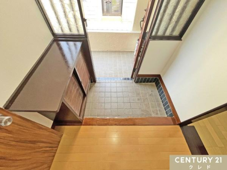 �L�b�`�� �K���X�ʂ��疾�邢�z�����������ތ��ւł��B
���[�����邽�ߓ����̊m�ۂ��ł��܂��B
�^�C���~���̑����̓X�b�L���Ƃ�����ۂŁA�����������₷������ł��B