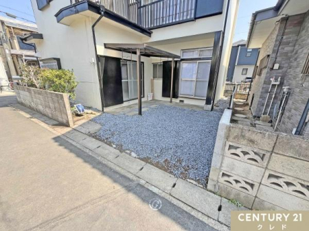 ���ԏ� ���H���璼�ڃA�N�Z�X�\�ȃt���b�g�Ȕz�u�̃J�[�X�y�[�X1�䕪���m�ہi�Ԏ�ɂ��j�B
�����̉������ɂ͎��]�Ԃ�u�������ł��܂��B