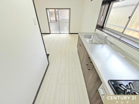 �L�b�`�� ���r���O�A�_�C�j���O�ƈ�̉������L�b�`���͂������̍ۂ��Ƒ��Ɗ��Y�����Ƃ��ł��܂��B
�Ƒ��Ɏ�n���ŗ�����H�����n���܂��B