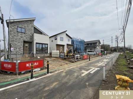 �O�ʓ��H�܂ތ��n�ʐ^ ���ӂɂ̓X�[�p�[�Ȃǂ̏��Ǝ{�݂ɉ����A����@�ւ��[���B�����Ȃ��q�l�����邲�ƒ�Ɋ������A���S�̏Z���ł��B