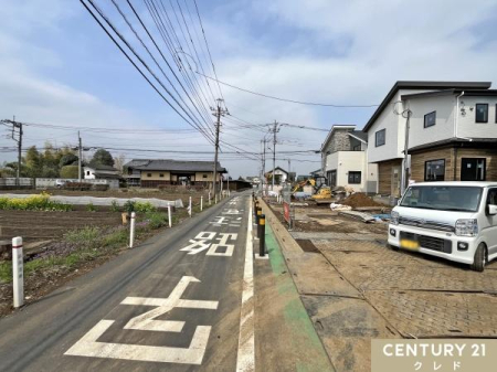 �O�ʓ��H�܂ތ��n�ʐ^ ���ӂɂ̓X�[�p�[�Ȃǂ̏��Ǝ{�݂ɉ����A����@�ւ��[���B�����Ȃ��q�l�����邲�ƒ�Ɋ������A���S�̏Z���ł��B