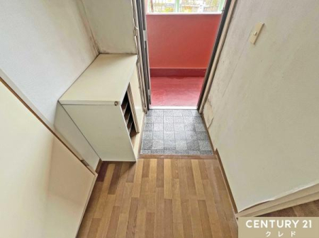 ���� �^�C���\��̓y�ԂƃV���[�Y�{�b�N�X�t���̌��ցB
�C�̎��[����������m�ۂ���Ă��܂��B
�����ւƃX���[�Y�ɂȂ��铮���ł��B