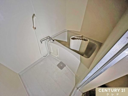 ���� �V�����[�E�o�X�^�u�t���̃��j�b�g�o�X�B
�R���p�N�g�Ȃ�������D�ɐZ����āA����̔���������������̂����ꂵ���|�C���g�ł��B