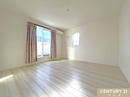 �m�� �y�m��8���z
2�ʍ̌��ŗz���������ފJ���I�ȋ�Ԃł��B�_�u���x�b�h��u���Ă���Ƃ�̂���L���ł��v�w�̎�Q���ɂ������߂ł��B