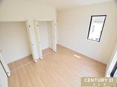 �Q�� �y�m��6.8���z
�o���R�j�[�ɖʂ������邭�J�����̂����Q���B
���[�X�y�[�X��2�����ɐ݂��A�ߗނ���p�i���������萮���ł��܂��B