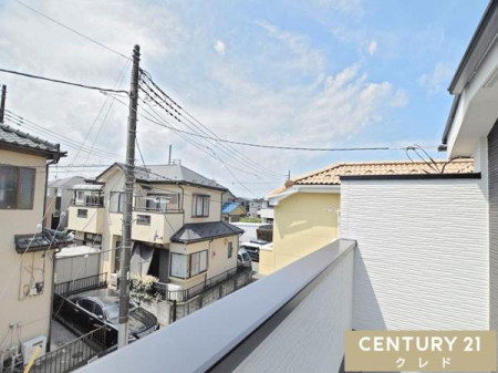 �Z�˂���̒��]�ʐ^ ���Z�܂��o���R�j�[����̒��]�ł��B
�z������̗ǂ��Z��X�G���A�̃o���R�j�[����́A���ꂽ���ɂ͐X�ƍL�����𒭂߂邱�Ƃ��ł��܂��B