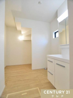 ���ʑ�E���ʏ� �y���l���Ɂz
���ʎ����ɂ̓^�I����V�[�c�Ȃǂ̃��l���ނ�X�g�b�N�i���܂Ƃ߂Ď��[�ł���֗��ȃX�y�[�X������܂��B��������u������ƕ֗��Ɋ��p�ł��܂��I