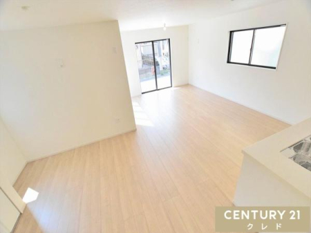 ���r���O �yLDK22.2���z
��؂ȉƑ����W�܂邩�炱��������肽���ꏊ�B�y�����H���Ɖ�b���n�܂�ꏊ���؂ɂ����f�G�ȏꏊ�ƂȂ��Ă��܂��B