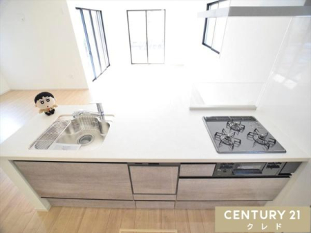 �L�b�`�� �Ƒ��Ƃ̂Ȃ�����؂ɂ����Ζʎ��L�b�`���B
���r���O�ŗV�Ԃ��q���܂������Ȃ��璲�����ł���̂ŁA�����̉Ǝ������S�ł��ˁB