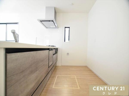 �L�b�`�� �L�b�`���͑�l2�l������ł���Ƃ�̂���L���ŁA�����̉Ǝ��̎��Ԃ����K�ɁB
���q���܂́u����Ă݂����I�v�ɂ��A�Ί�ŉ��������Ȃ��Ԃł��B