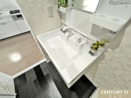 ���ʑ�E���ʏ� �y�V�����[����t�����ʉ��ϑ�z
�[���@�\�������ς��̃V�����v�[�h���b�T�[�B
�g����������コ����I�v�V�������[���I���R�x�̍����V�����[�t���̐��ʑ�́A�ߕ��̂�������A�����̍ۂɂ��g���܂��B