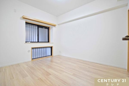 �m�� �y�m��6���z
���邢�ؖڒ��̌���A�N�Z���g�ɂȂ�����6���̗m���B�x�b�h��f�X�N��u���Ă���Ƃ�̂���L���ŁA�Q���Ƃ��Ă͂������A�q�������⃏�[�N�X�y�[�X�ȂǑ��ړI�Ɏg���܂��B