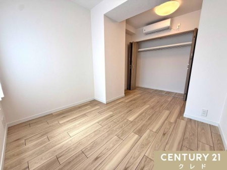 ���[ �S�����Ɏ��[���������A�V�[�Y�����̃A�E�^�[���珬���ނ܂ŃX�b�L�����[�B
�����������m�ۂ��₷���A���K�ȃv���C�x�[�g���Ԃ��߂����܂��B