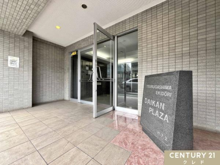 �G���g�����X �y�I�[�g���b�N�����z  
�G���g�����X�ɂ̓I�[�g���b�N��ݒu�B  
�����Ȃ��q���܂����邲�ƒ�ł��A���S���ĕ�点��Z�L�����e�B�̐��������Ă��܂��B