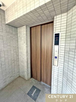 ���̑����p�� ���Z�܂��̊K�܂ŃG���x�[�^�[���g�p���邱�Ƃ��ł��܂��B
�����̎ア���┃�����A��̑�R�̉ו����^�ԂƂ��Ȃǂɂ͏d�󂵂܂��ˁB