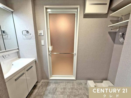 ���ʑ�E���ʏ� ����@�u����̏㕔�ɒI���t���Ă���̂Ń^�I�����܂Ȃǂ����[�ł��܂��B
�K�v�Ȃ��̂�������Ɏ��āA����ꂽ�X�y�[�X�������I�ɗ��p�ł��܂��B