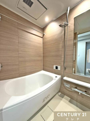 ���� ��ꂽ�J���_������S�n�ǂ��o�X���[���B
�V���v���Ő������ꂽ�f�U�C����TOTO�����j�b�g�o�X�ł��B
�����h���[�p�C�v�����C�����g�[�@�t���ŉJ�̓��̕������ɕ֗��I