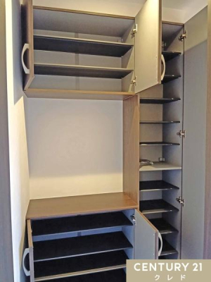 ���� �Ƒ��S�����̌C������������[�ł����e�ʂ̃R�̎��^�V���[�Y�{�b�N�X�B
�J�E���^�[�ɂ͎ʐ^�⏬�����������肷��̂��ǂ��ł��ˁB