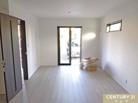 ���r���O �yLDK15.3���z
��؂ȉƑ����W�܂邩�炱��������肽���ꏊ�B�y�����H���Ɖ�b���n�܂�ꏊ���؂ɂ����f�G�ȏꏊ�ƂȂ��Ă��܂��B