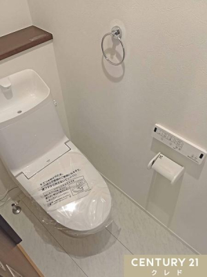 �g�C�� 1�A2�K�ɉq���ʂ����S�ȉ������t���g�C���B
�����̉��K���C�t�̂��߂ɉ������֍���ݒu���A�f���P�[�g�Ȕ畆���𐴌��ɕۂĂ܂��I