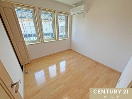 �m�� �y�m��4.5���z
���邢�t���[�����O�ɓ������������ށA���������ӂ��m���B
�e�����Ɉߗނ��珬���܂Ŏ��[�ł���N���[�[�b�g������Ă��܂��B