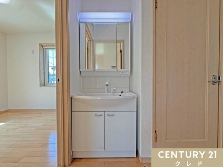 ���ʑ�E���ʏ� �y�Z�J���h���ʑ�z
2�K�ɂ����ʑ��݂��Ă��܂��B
�����̎������コ���邽�߂֗̕��Ȑݔ��I
���Ȃǂ̍��ݍ������ԑтł��X���[�Y�ɏ������ł��܂��B