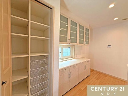 �L�b�`�� �L���J�E���^�[�g�b�v�t���̃J�b�v�{�[�h�I���C���[�o�X�P�b�g�����o��������A�H�ނ�ׂ������̂𐮗����ڂł��܂��B�Ǝ����������߂�[�������ݔ��B