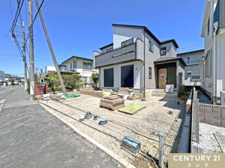 �O�ʓ��H�܂ތ��n�ʐ^ �����̉Ƒ��\���ɍ��킹��1������2�ɕ����\�ȃt���L�V�u���݌v�I
�q��Đ��тɃs�b�^����4�i5�jLDK�B