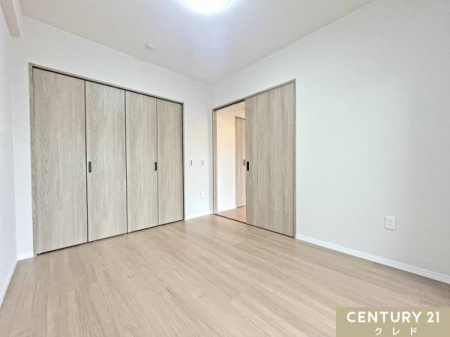 �m�� �y�m��5.5���z
��o���R�j�[����z�����������ށA���邭�S�n�悢�m���BLDK�ɗאڂ��Ă��邽�߂��Ƒ��̋C�z�������₷���A���q���܂̗V�я��q�������Ƃ��Ă����􂷂�g������̗ǂ���Ԃł�