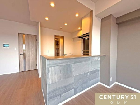 �L�b�`�� �J�E���^�[��������͉Ƒ��Ɏ�n���ŗ�����H�����n���܂��B
�R�~���j�P�[�V�������Ƃ�Ȃ���X���[�Y�Ȕz�V���Еt�����ł��܂��B