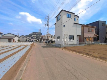 �O�ʓ��H�܂ތ��n�ʐ^ ���K�쏬�w�Z�k��7���A���K�k���w�Z�k��17���B
���q�l�������Ȃ��ʂ���G���A�ň��S�I