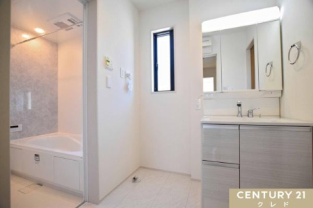 ���ʑ�E���ʏ� ���̗��ɂ����Ղ�̎��[�X�y�[�X��������O�ʋ��^�C�v�̐��ʉ��ϑ�B�U�炩�肪���ȏ�������������Еt���A�����ȋ�Ԃ�ۂĂ܂��B