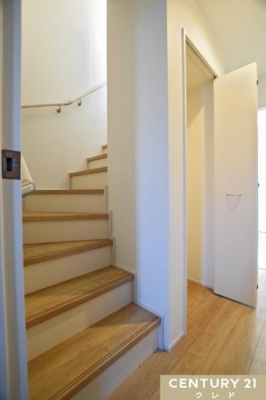 ���[ �y2�K�L�����[�z
���Ƒ����L�Ŏg������[�X�y�[�X�B���Օi�̃X�g�b�N��|���p�i�A�G�ߊO�̉Ɠd�̎��[�Ȃǂɂ����g�����������܂��B