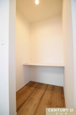 ���r���O�ȊO�̋��� ��Q���ɂ̓��[�N�X�y�[�X�������B�ݑ�[�N���̍�Ə�ȂǑ��ړI�Ɏg����֗��ȋ�Ԃł��B