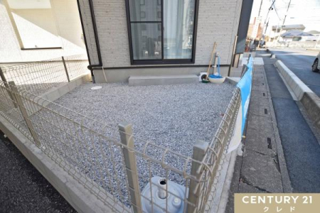 �� �ʓ|�ȑ��ނ���̎�Ԃ��y������A�����~���̂���X�y�[�X�B
������t���Ȃ̂ŁA�K�[�f�j���O��Ă̂��q�l�̃v�[���V�сA�D����̐􂢏�ȂǑ��ړI�Ɏg���܂��B