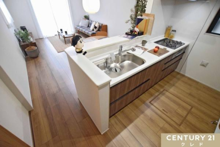 �L�b�`�� �L�b�`���͑�l2�l������ł���Ƃ�̂���L���ŁA�����̉Ǝ��̎��Ԃ����K�ɁB
���q���܂́u����Ă݂����I�v�ɂ��A�Ί�ŉ��������Ȃ��Ԃł��B