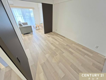 �m�� �y�m��6���z
���r���O�Ɨאڂ���6���̗m���B�����˂��J���čL�X�Ƃ������r���O��ԂƂ��Ďg���̂��A�߂ăv���C�x�[�g�ȐQ���Ƃ��Ďg���̂����R���݂ł��B