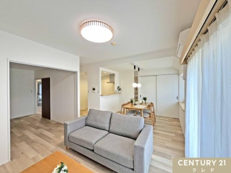 ���r���O �yLDK16���z
�J�t�F�̂悤�Ȃ������ȕ��͋C���Y��LDK�B�_�C�j���O��D�����Ƃ炷�y���_���g���C�g��A����������邿����Ƃ����j�b�`�I�ȂǁA��Ԃ��ʂ�H�v���U��΂߂��Ă��܂��B