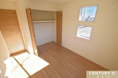 �m�� �y�m��5���z
�V���v���ȊԎ��ŉƋ�̔z�u�����₷���̂����́B
�S�����N���[�[�b�g�t���ňߗނ�ו�������������[�ł��܂��B