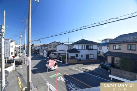 �Z�˂���̒��]�ʐ^ ���Z�܂��o���R�j�[����̒��]�ł��B
�z������̗ǂ��Z��X�G���A�̃o���R�j�[����́A���ꂽ���ɂ͐X�ƍL������R�X�𒭂߂邱�Ƃ��ł��܂��B