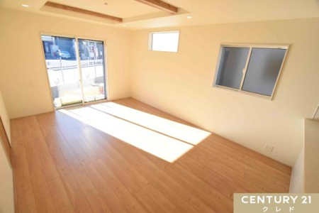 ���r���O �yLDK17���z
�J�������L���A���邢���������S�̂ɍ������݂܂��B��C�̓���ւ������₷���̂ŁA�����͑����J���Ď��R�̕�����荞�ނ̂��������߂ł��B