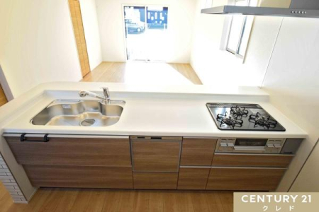 �L�b�`�� �t���I�[�v���L�b�`���͎����������Ė��邭�A�J���I�ȕ��͋C�ɁB
�����������Ȃ��炨�q���܂̗l�q��������̂ŁA�q��Ē��̂��ƒ�ɂ��������Ԏ��ł��B