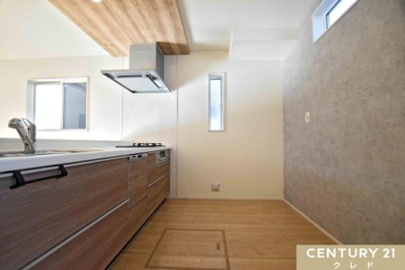 �L�b�`�� �L�b�`���͑�l2�l������ł���Ƃ�̂���L���ŁA�����̉Ǝ��̎��Ԃ����K�ɁB
���q���܂́u����Ă݂����I�v�ɂ��A�Ί�ŉ��������Ȃ��Ԃł��B