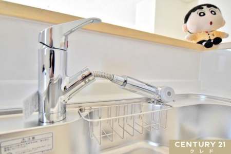 �L�b�`�� �y��Ƃ肠�鑢��̃V���N�z
�傫�ȓ��t���C�p�������̂܂ܐ􂦂�A��Ƃ肠�鑢��̃V���N�ł��B
����Ȃǂ̂��u����A�H��ɂ͉Ƒ����̐H�����x�ɂ܂Ƃߐ􂢂��邱�Ƃ��ł��܂��B